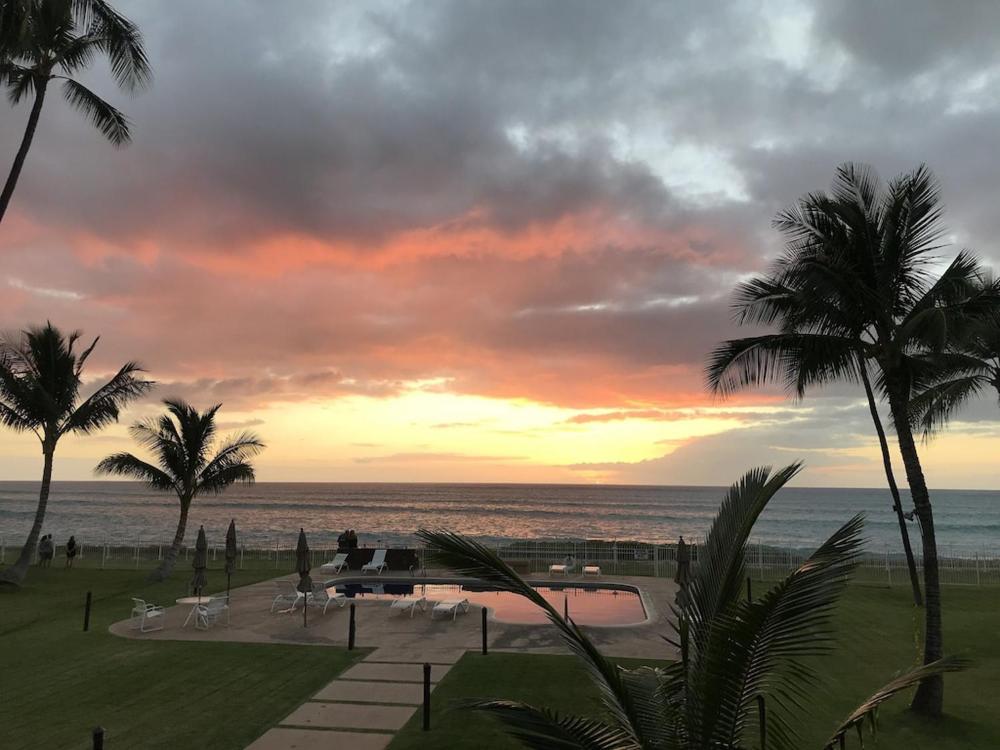 ***SERENDIPITY ON THE MOANA - Legal & Oceanfront - Great for Work & Play!***